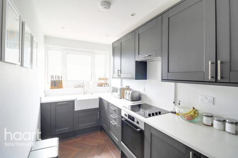 18, Ingram Court Wendy Close, Enfield, EN1 1HR