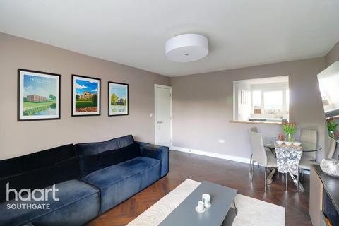 18, Ingram Court Wendy Close, Enfield, EN1 1HR