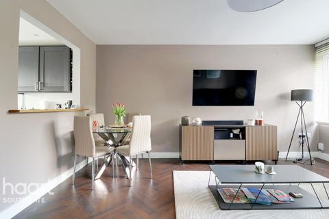 18, Ingram Court Wendy Close, Enfield, EN1 1HR