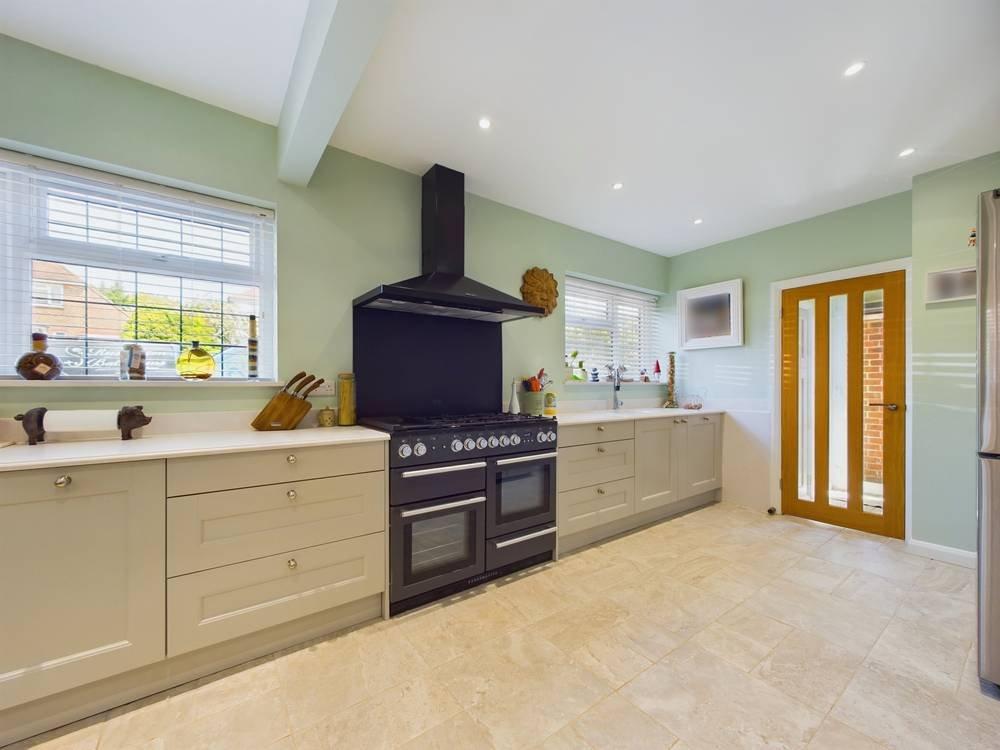 Hayling Rise, Worthing BN13 4 bed detached house for sale £850,000