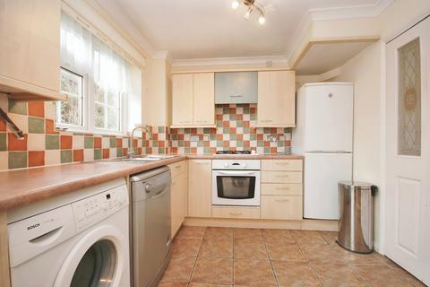 3 bedroom end of terrace house to rent, Hillside Road Bromley BR2