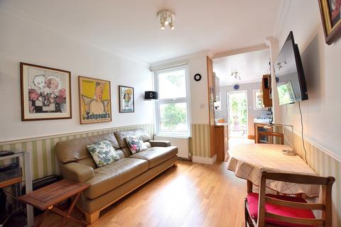 2 bedroom ground floor flat for sale, Grovelands Road, Palmers Green, London. N13