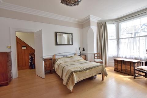 Flat, 67a Grovelands Road, London, N13 4RJ