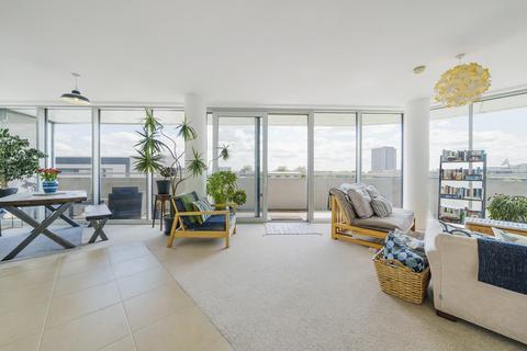 1 bedroom apartment for sale, Edmunds House, Colonial Drive, London, W4