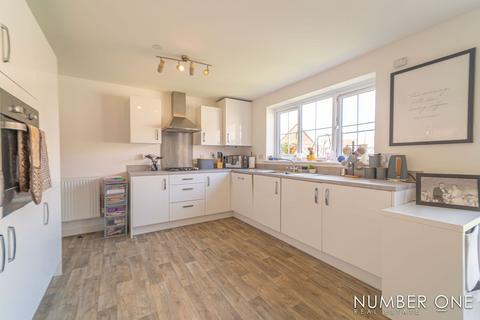 3 bedroom detached house for sale, Pankhurst Drive, Undy, NP26