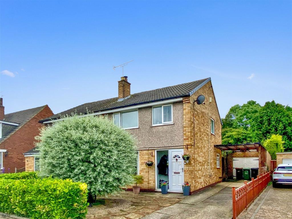 Wetherby, Glenfield Avenue, LS22 3 bed semidetached house for sale £