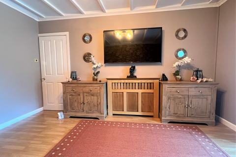 57 Elm Tree Avenue, Frinton-on-sea, CO13 0BB