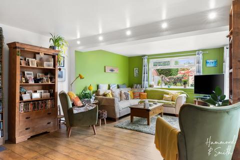 2 Lincolns Field, Epping, CM16 5DY