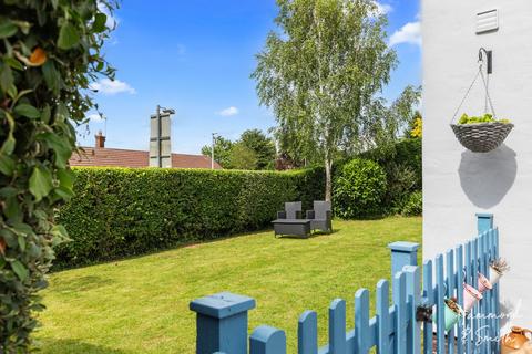 2 Lincolns Field, Epping, CM16 5DY