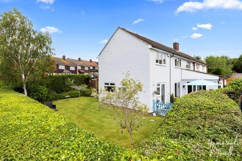 2 Lincolns Field, Epping, CM16 5DY