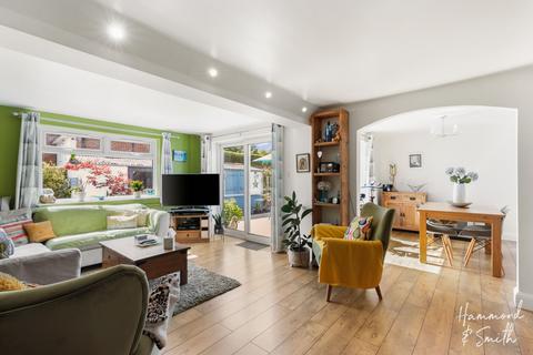 2 Lincolns Field, Epping, CM16 5DY
