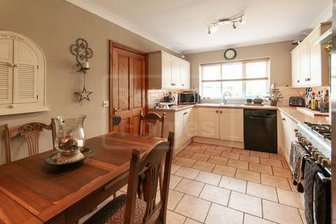 4 bedroom detached house for sale, Rhestr Fawr, Ystradgynlais, Swansea, West Glamorgan