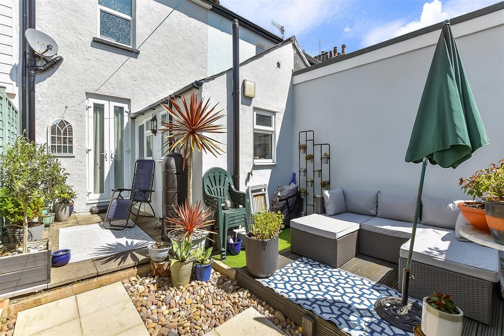 Seabrook Road, Hythe, Kent 2 bed terraced house for sale £295,000