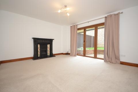 3 bedroom end of terrace house to rent, Samuels Close, Stanwick