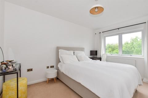 3 bedroom apartment for sale, Thornbury Way, Walthamstow