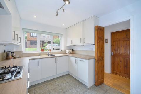 5 Crofts Close, Chiddingfold, Godalming, GU8 4SG