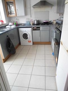 3 bedroom house to rent, Harwich Close, Lower Earley