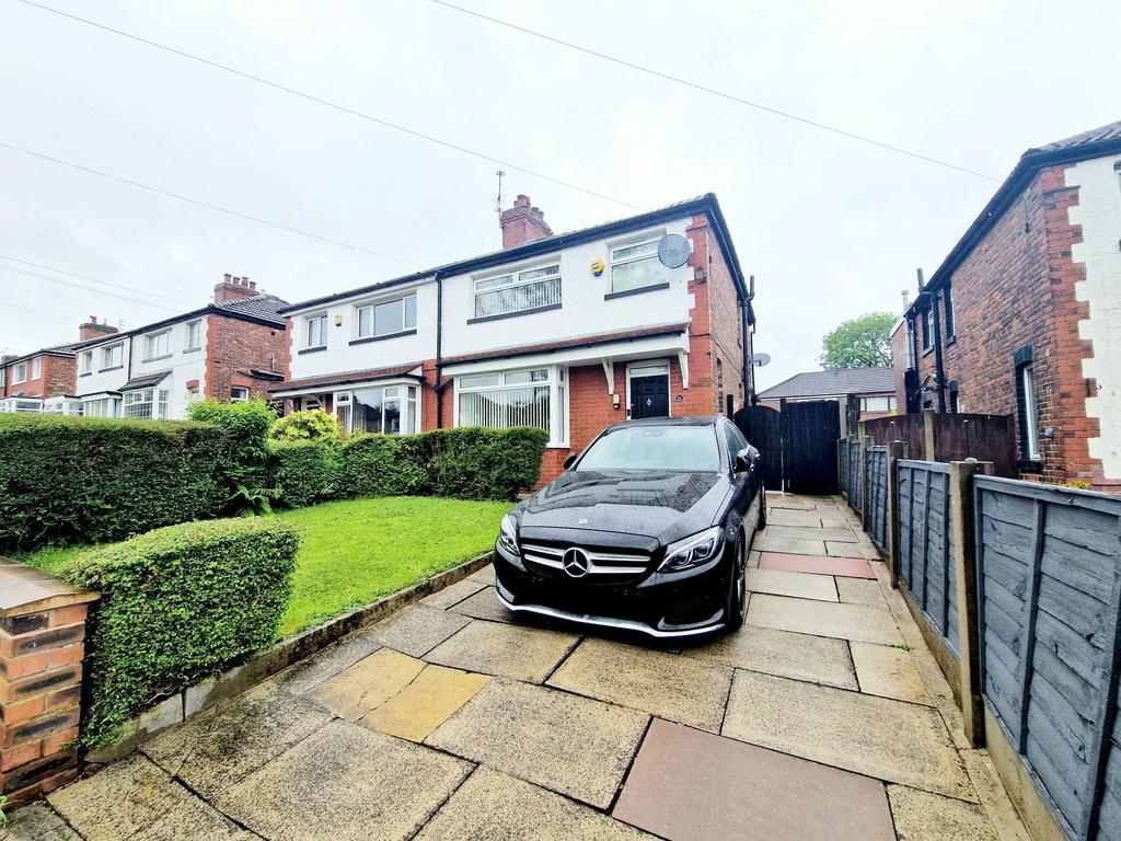 Windsor Avenue, Whitefield, M45 3 bed semidetached house to rent £1,100 pcm (£254 pw)