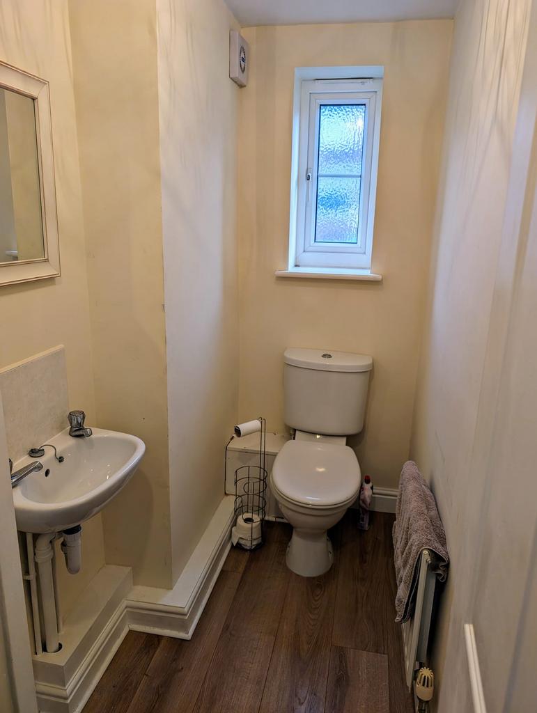 Ground Floor W/c