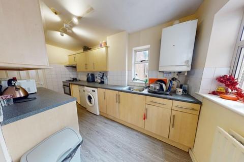 3 bedroom flat to rent, Flat 2 55 Alfreton Road, Nottingham, NG7 3JL