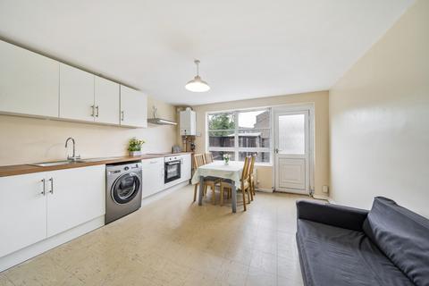 3 bedroom terraced house to rent, Jessup Close London SE18