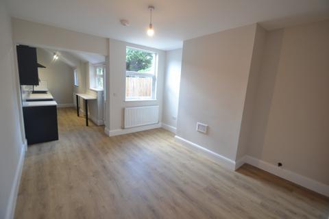 2 bedroom terraced house to rent, Hartley Road, Nottingham NG7