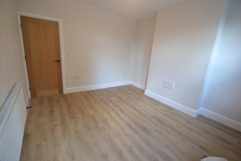 2 bedroom terraced house to rent, Hartley Road, Nottingham NG7