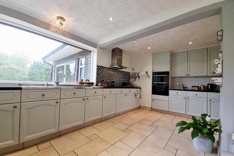 4 bedroom detached house for sale, Ampthill Road, Silsoe, Bedfordshire, MK45