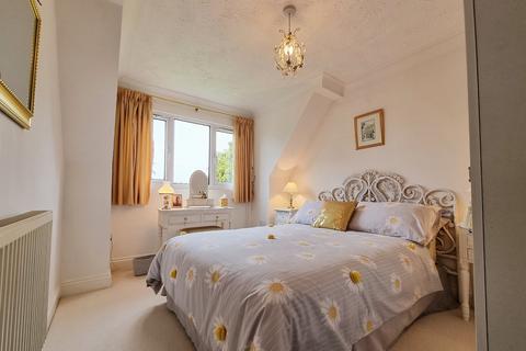 78 Ampthill Road, Silsoe, Bedford, MK45 4HB
