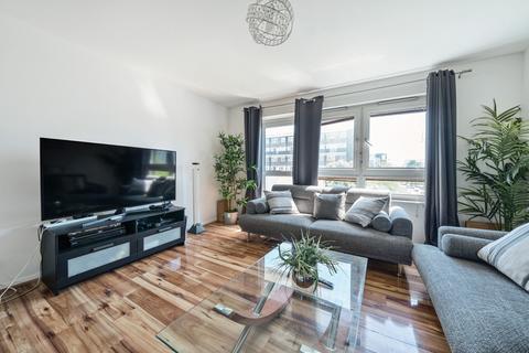 2 bedroom apartment for sale, St. Saviours Estate, London