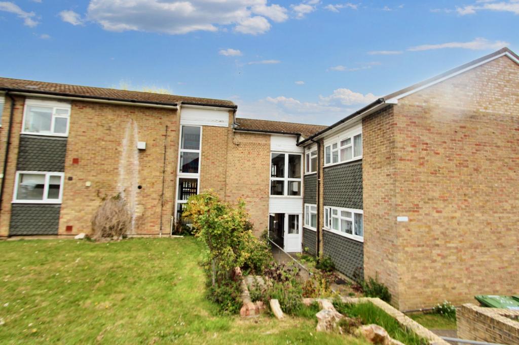 Maidstone, Maidstone ME16 2 bed flat to rent £1,000 pcm (£231 pw)