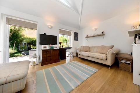 2 bedroom flat for sale, Nightingale Lane, London, SW12