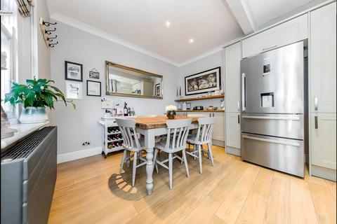 2 bedroom flat for sale, Nightingale Lane, London, SW12