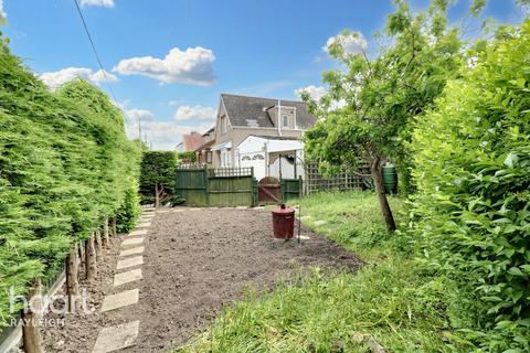 2 Broad Oak Way, Rayleigh, SS6 8JU