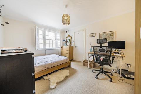 3 Griffin Mews, London, SW12 0BF