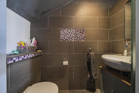 3 Griffin Mews, London, SW12 0BF