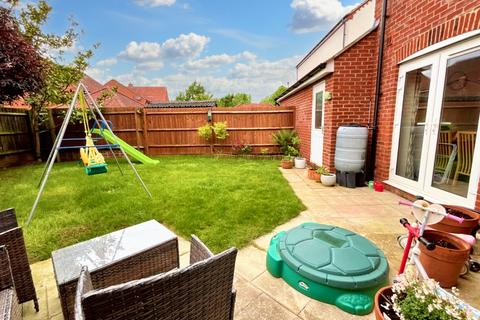 39 Brampton Grange Drive, Middlemore, Daventry, NN11 8BE