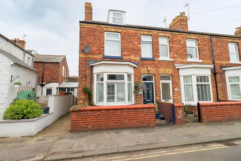 2 bedroom end of terrace house for sale, Queens Terrace, Filey YO14