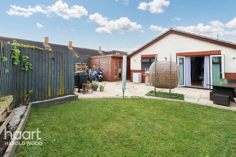 2 bedroom bungalow for sale, Penrith Road, Romford
