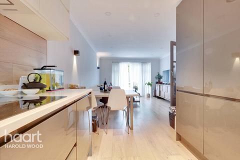 1, Hardy Court Penrith Road, Romford, RM3 9NS