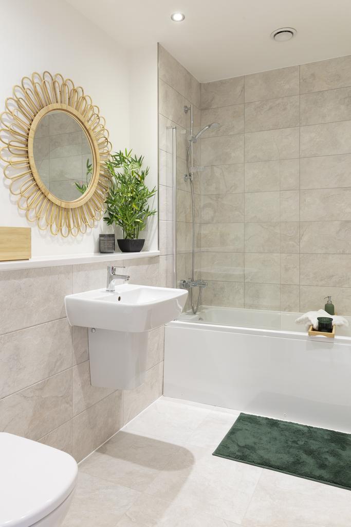J98 b0879