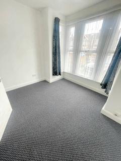 1 bedroom flat to rent, Goodmayes Lane, Ilford IG3