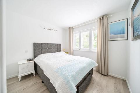 1 bedroom apartment to rent, Staines-Upon-Thames,  Surrey,  TW18