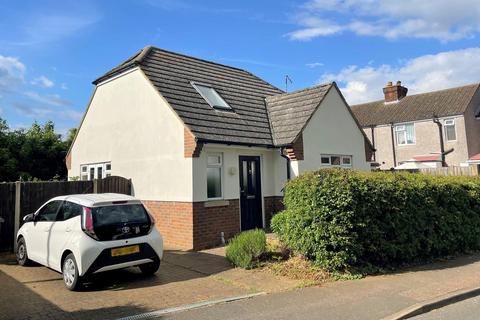 2 bedroom detached house for sale, The Crescent, Toddington, LU5