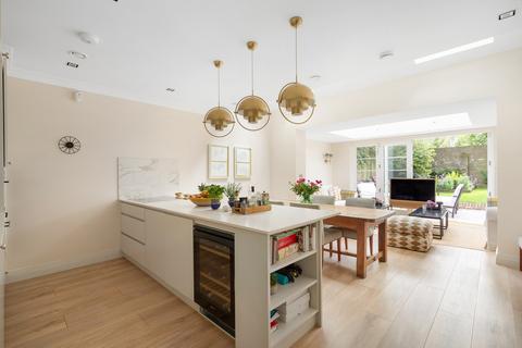 4 bedroom end of terrace house for sale, London W4