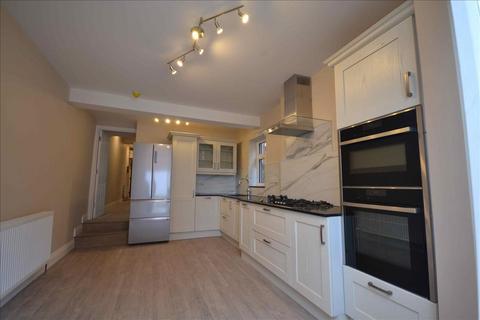 4 bedroom terraced house to rent, Balmoral Road, London, NW2