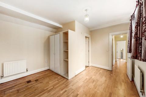 3 bedroom apartment for sale, Cottage Close, Harrow HA2