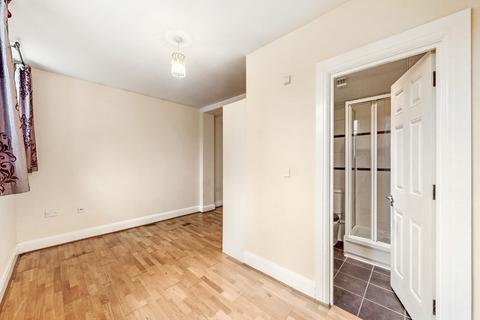 3 bedroom apartment for sale, Cottage Close, Harrow HA2