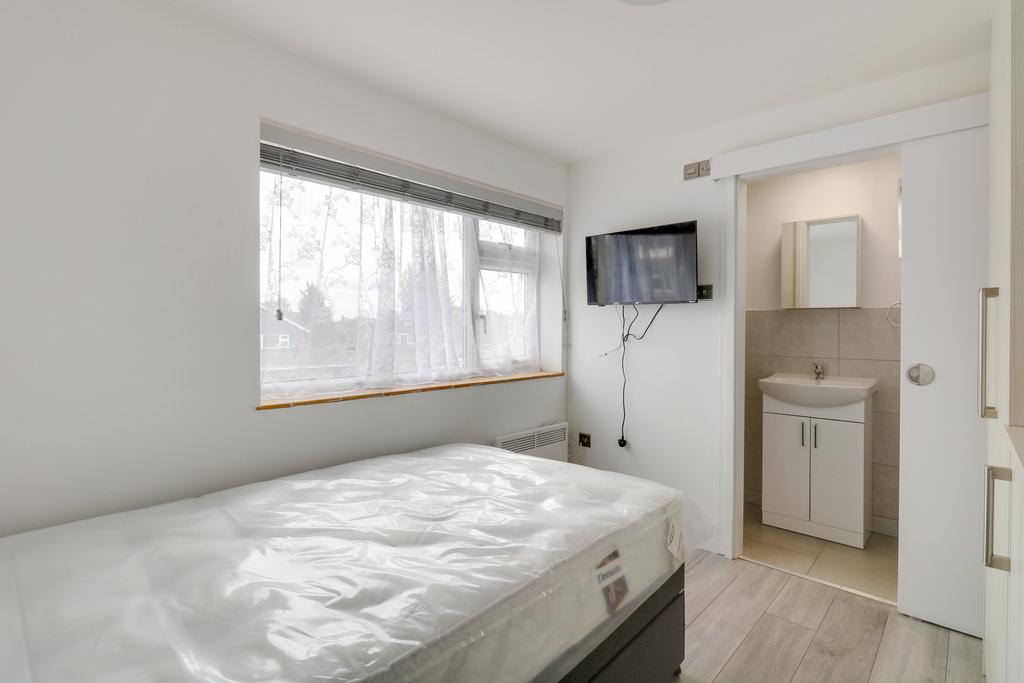 Rambler Close, Taplow SL6 1 bed property - £640 pcm (£148 pw)