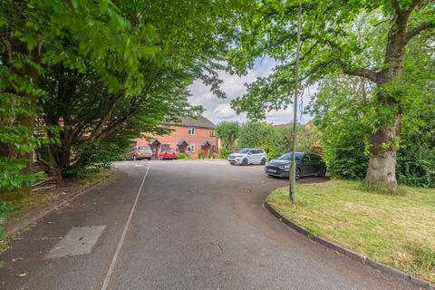 2 bedroom terraced house to rent, Sutherland Avenue, Yate, BS37